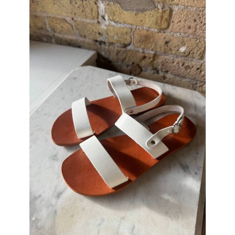NEW MYTHOLOGIA women's aegle sandal in white